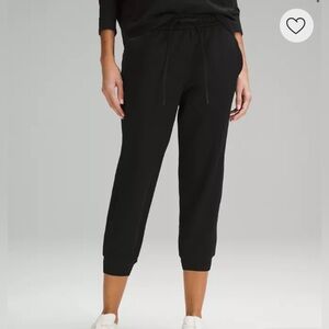 😍Lululemon athletica Capri Black Track sweat Pants size 8